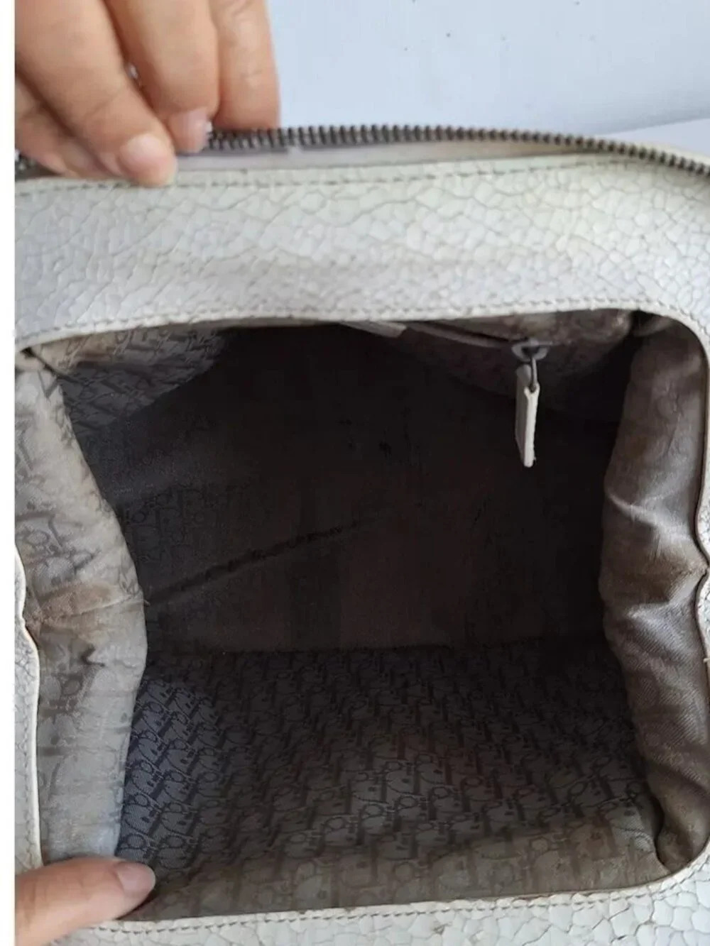 Vintage Dior white cracked leather bag in good condition - Picture 6 of 10